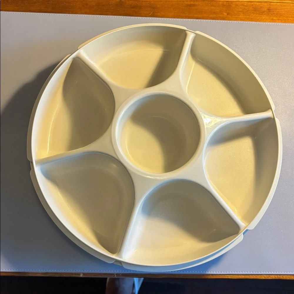 Tupperware Cream Divided Serving Platter 1666-2, 1665-2